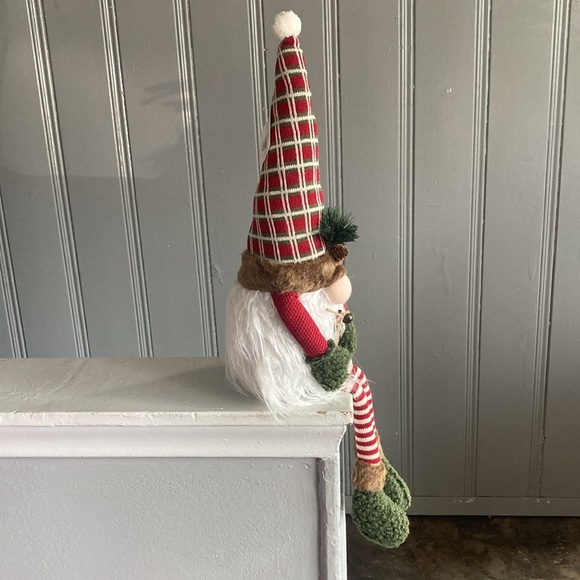 NWT-STUNNING- 31.5” Holiday Gnome Sitter Decor w/ a Wooden Joy Christmas Tree 🌲 - Picture 8 of 17